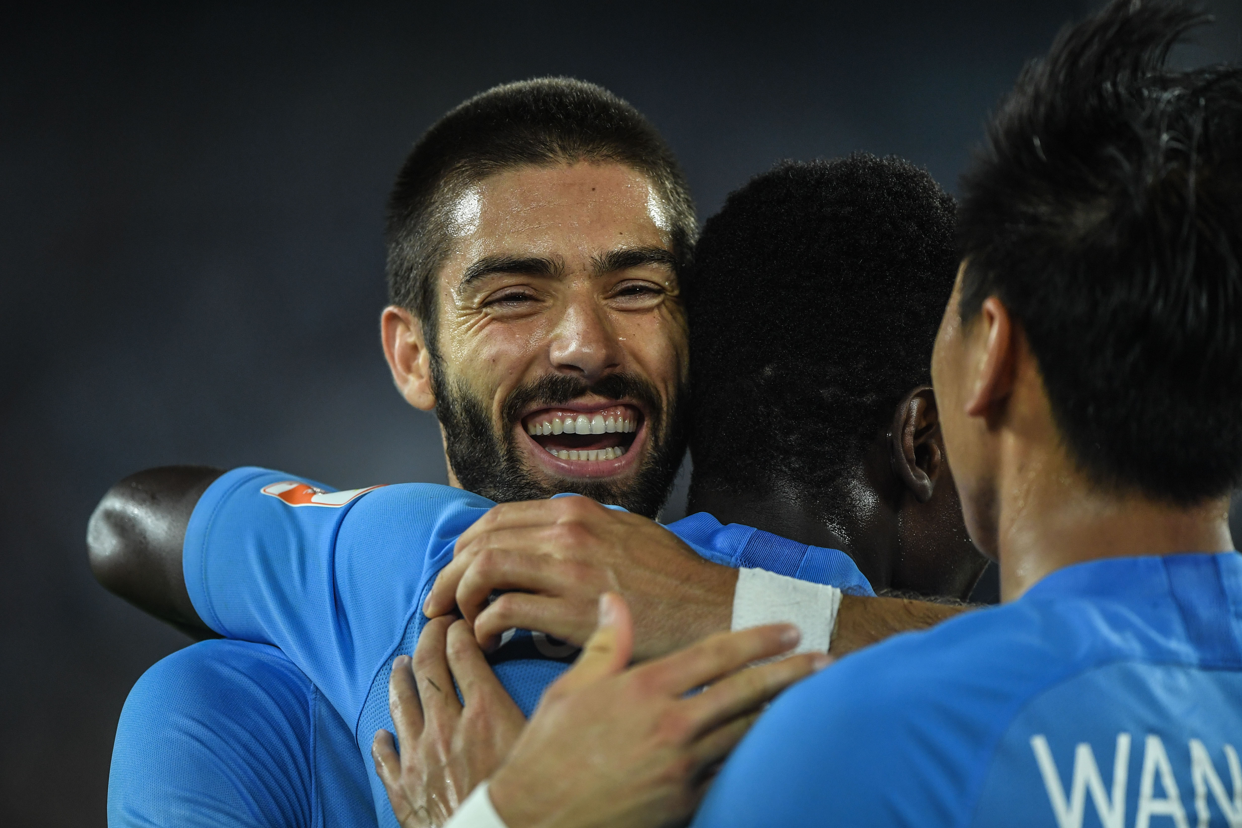 山东鲁能对阵大连一方，谁能占尽先机