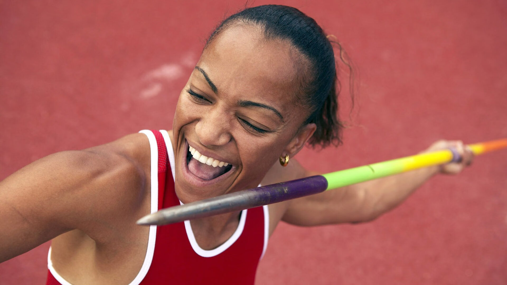 IM体育注册链接-赛道上的红色风暴，塞恩斯统治全场，法拉利绝杀红牛二队