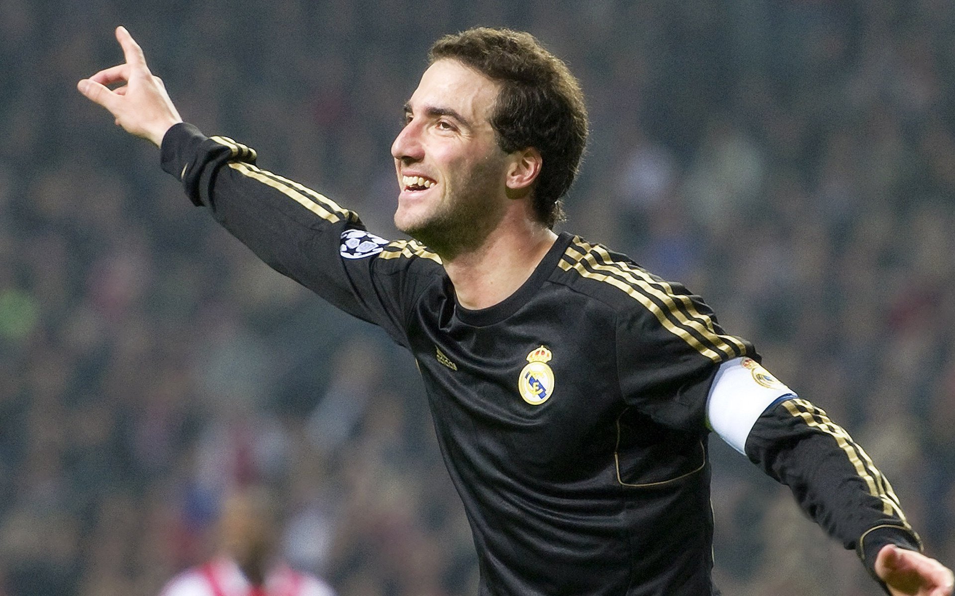 跨界传奇,当篮网淘汰火箭之夜,拉梅洛在英超赛场接管比赛